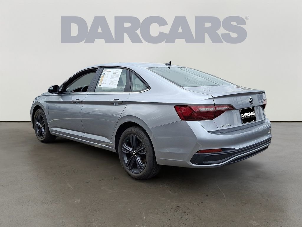 Used 2024 Volkswagen Jetta SE w/ Panoramic Sunroof Package image 4