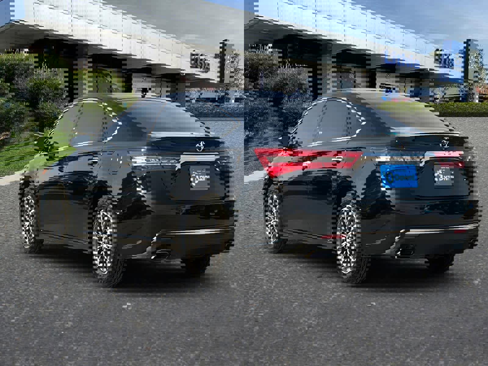 Used 2018 Toyota Avalon XLE image 6