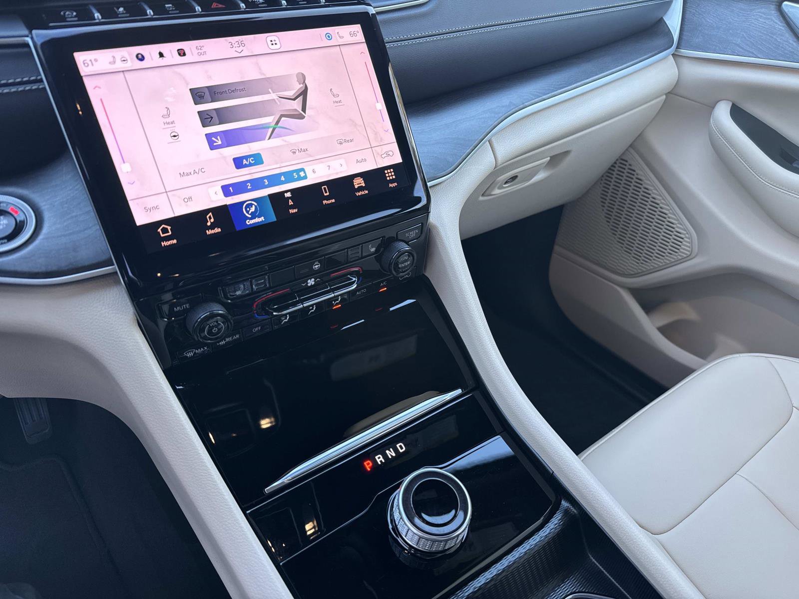 Used 2024 Jeep Grand Cherokee Limited w/ MOPAR Finishing Package image 24