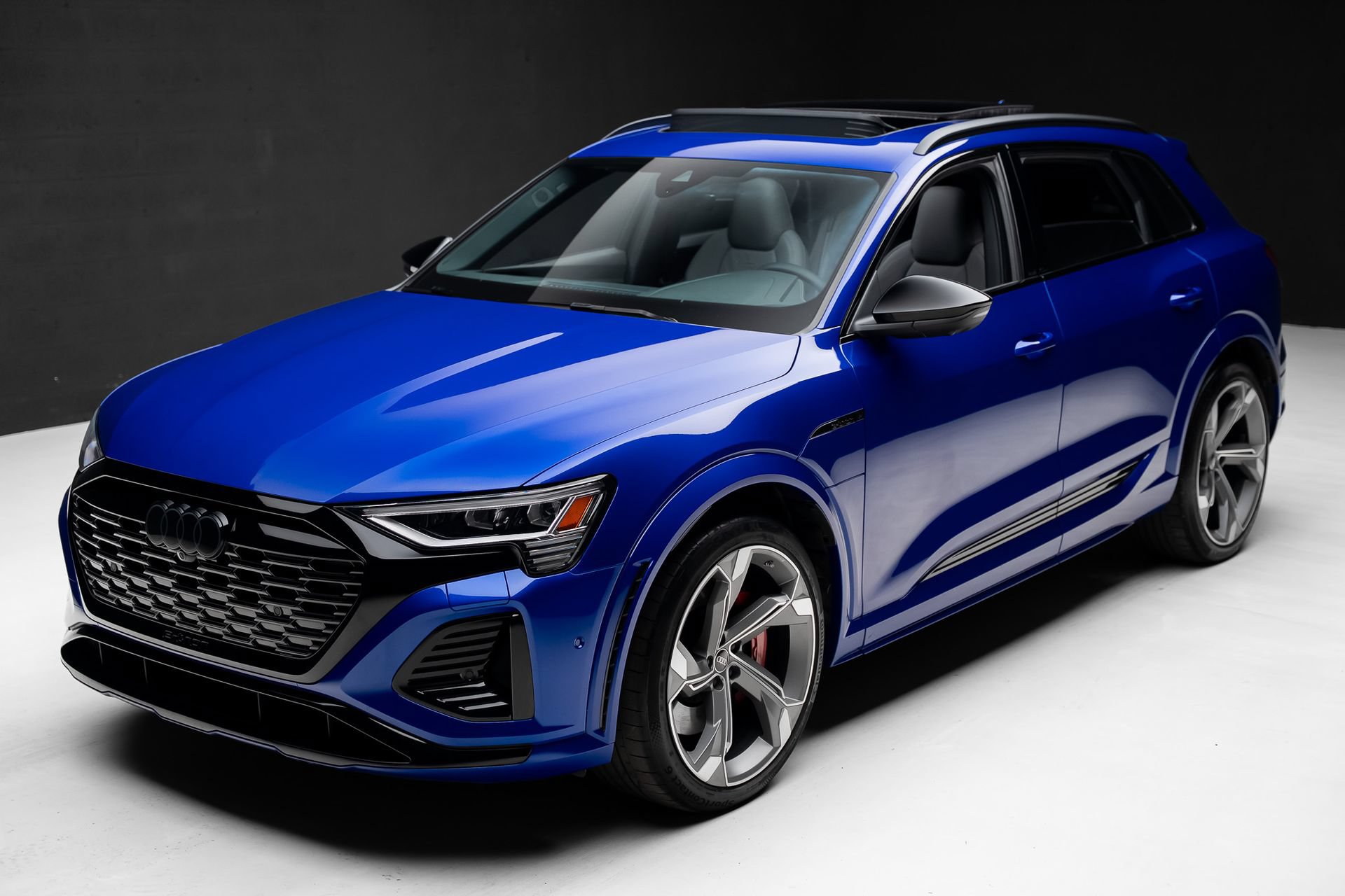 Used 2024 Audi SQ8 e-tron Premium Plus AWD/4WD image 5