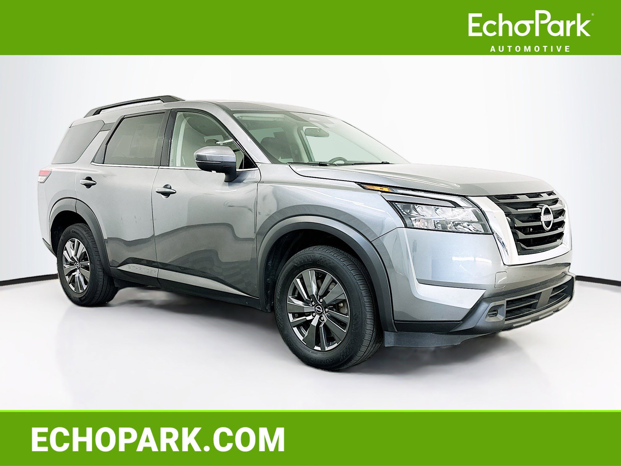 Used 2025 Nissan Pathfinder SV image 1