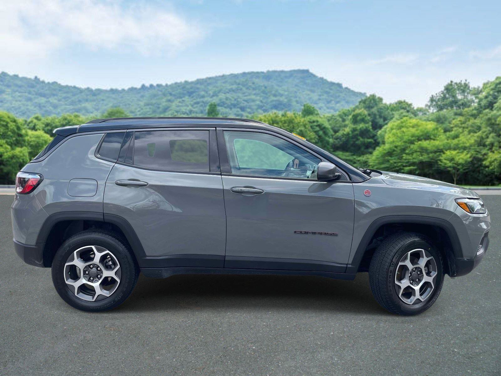 Used 2022 Jeep Compass Trailhawk w/ Trailer Tow Group AWD/4WD image 29