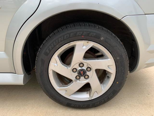 Used 2006 Pontiac Vibe w/ Sport Package FWD image 19