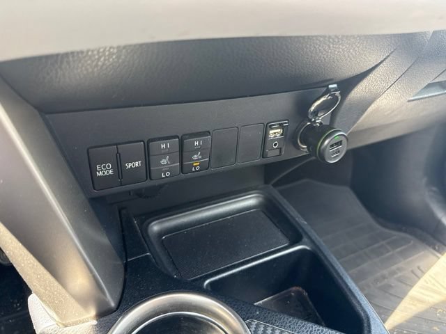 Used 2015 Toyota RAV4 Limited w/ Outdoor Package AWD/4WD image 16