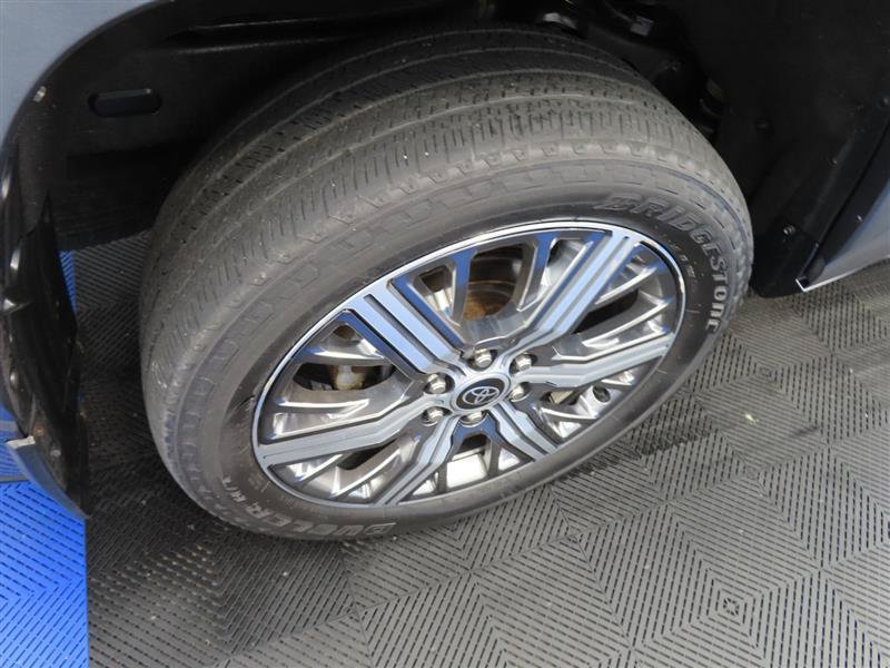Used 2023 Toyota Sequoia Capstone AWD/4WD image 8
