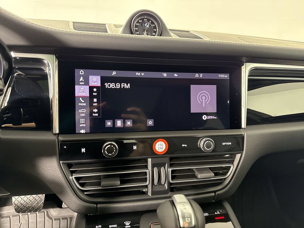 New 2026 Porsche Macan AWD/4WD image 28