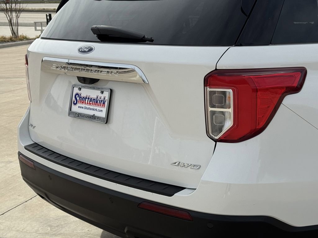 Used 2023 Ford Explorer XLT image 6