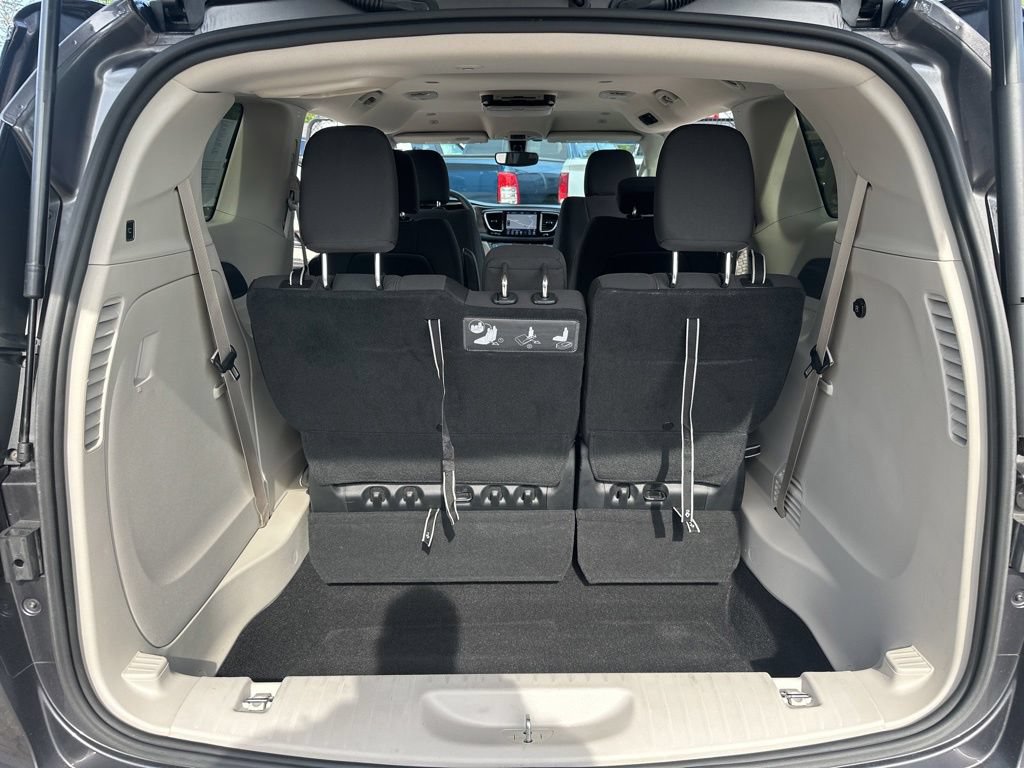 Used 2018 Chrysler Pacifica Touring Plus FWD image 31
