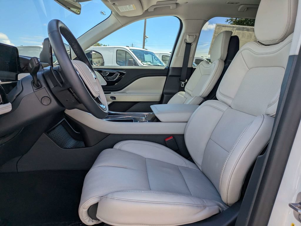 Certified 2026 Lincoln Aviator Reserve w/ Luxury Package RWD image 15