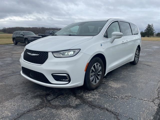 Used 2022 Chrysler Pacifica Touring-L image 7