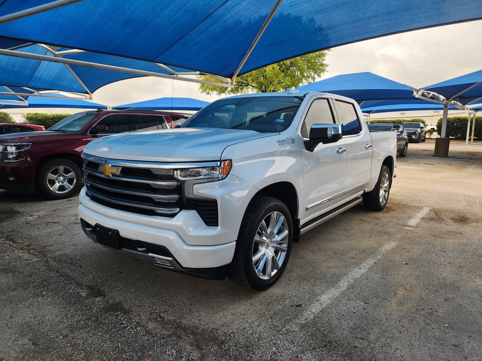 Used 2025 Chevrolet Silverado 1500 High Country AWD/4WD image 2