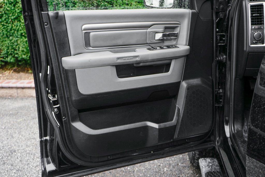 Used 2020 RAM 1500 Classic SLT w/ Luxury Group RWD image 14