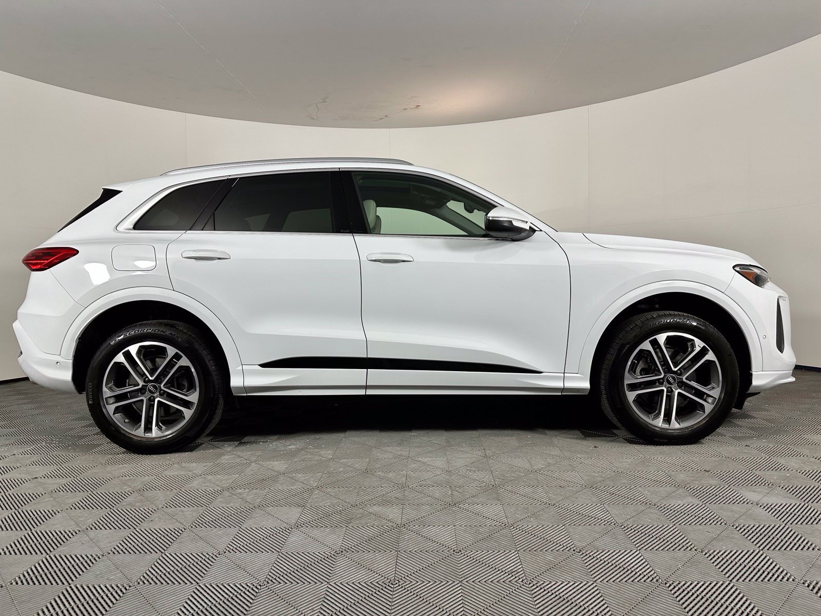 Used 2025 Audi Q5 Premium AWD/4WD image 26