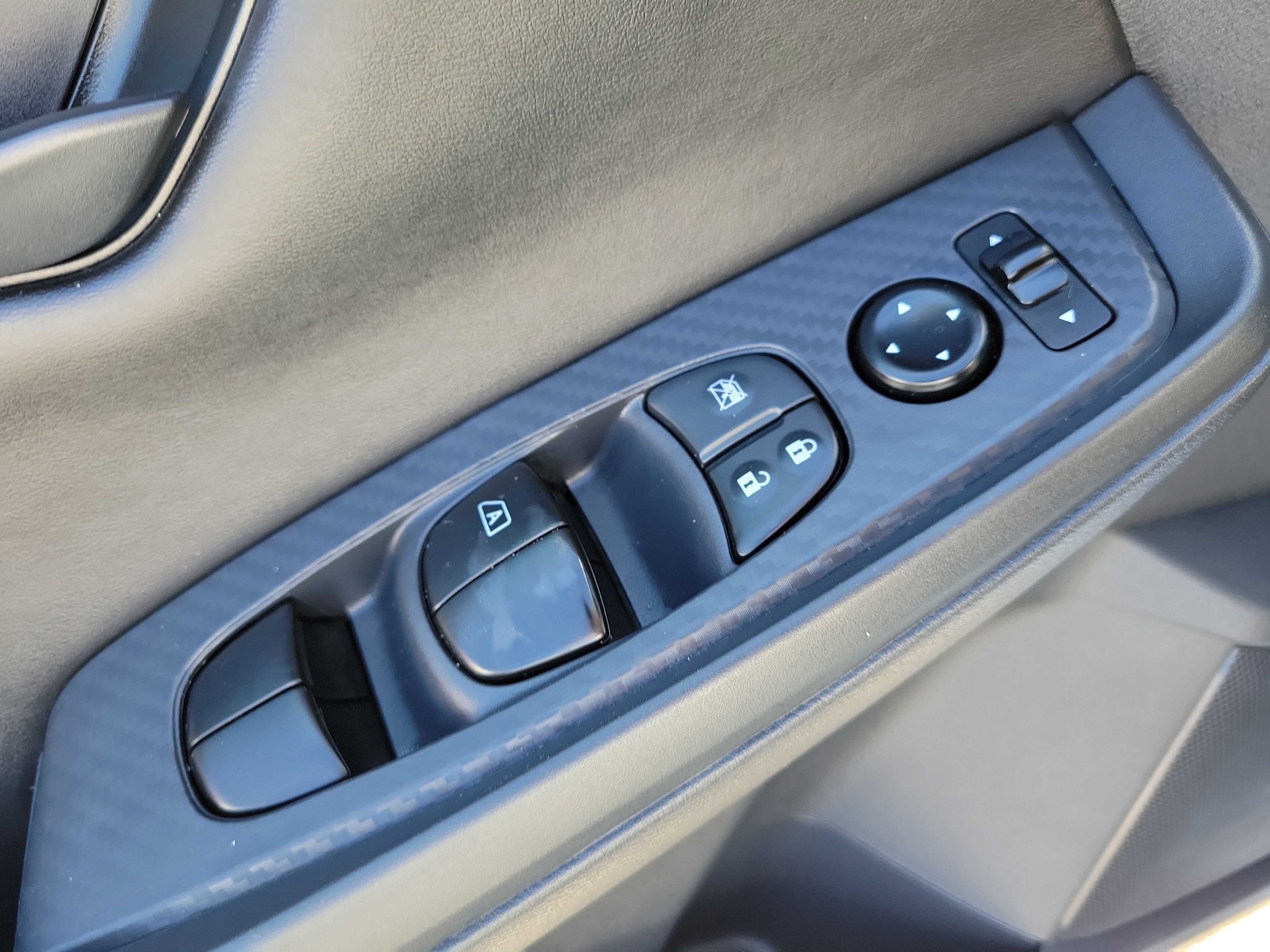 Used 2025 Nissan Sentra S image 19