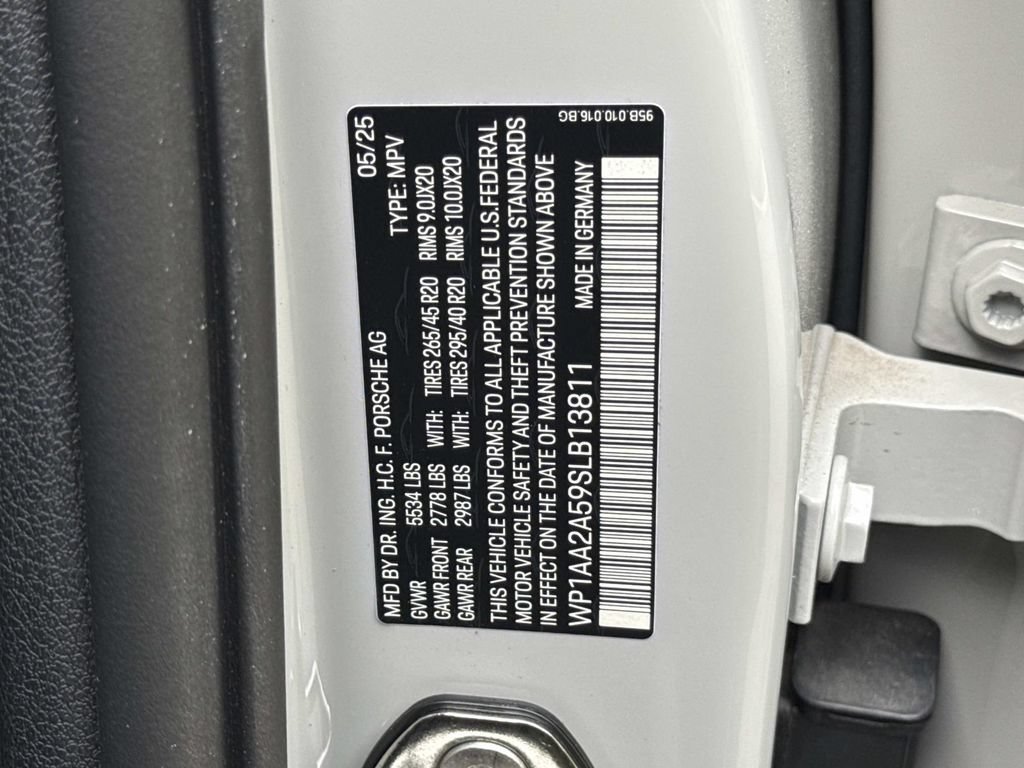 Certified 2025 Porsche Macan Turbo AWD/4WD image 10