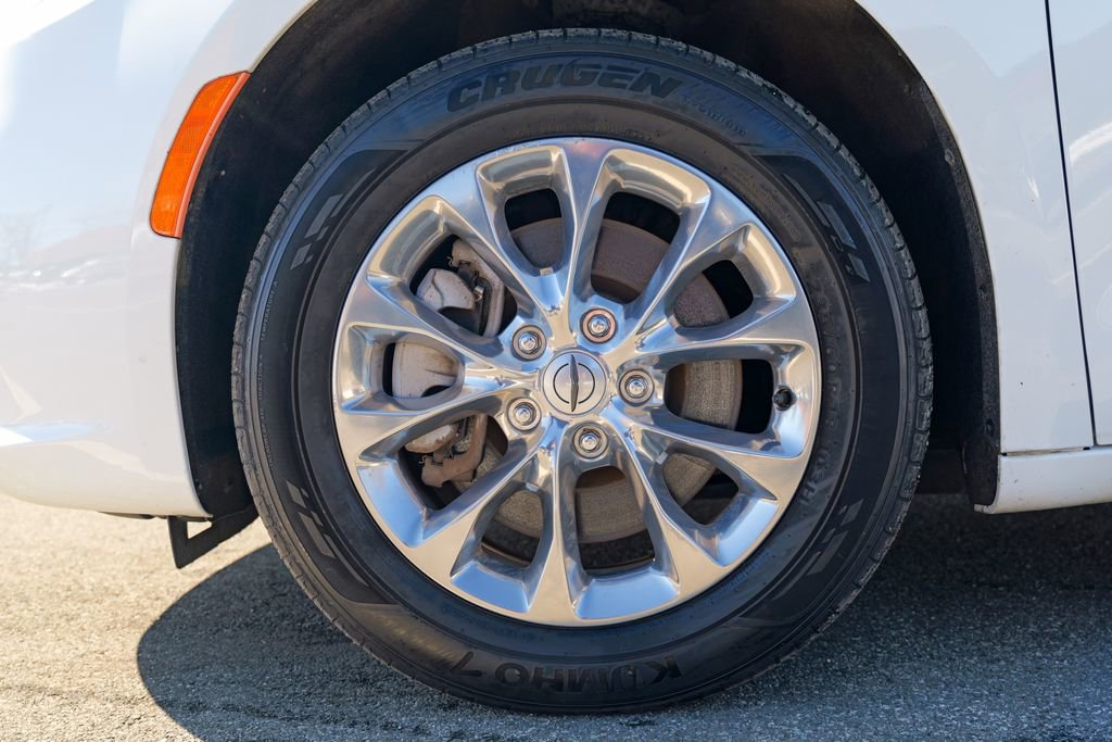 Used 2021 Chrysler Pacifica Touring-L image 12