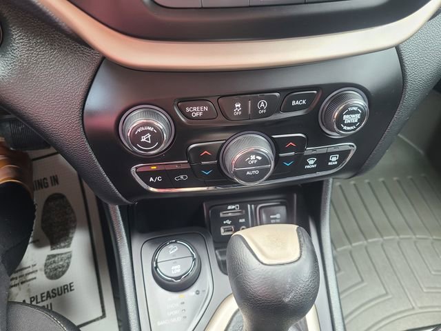 Used 2015 Jeep Cherokee Latitude w/ Comfort/Convenience Group image 13