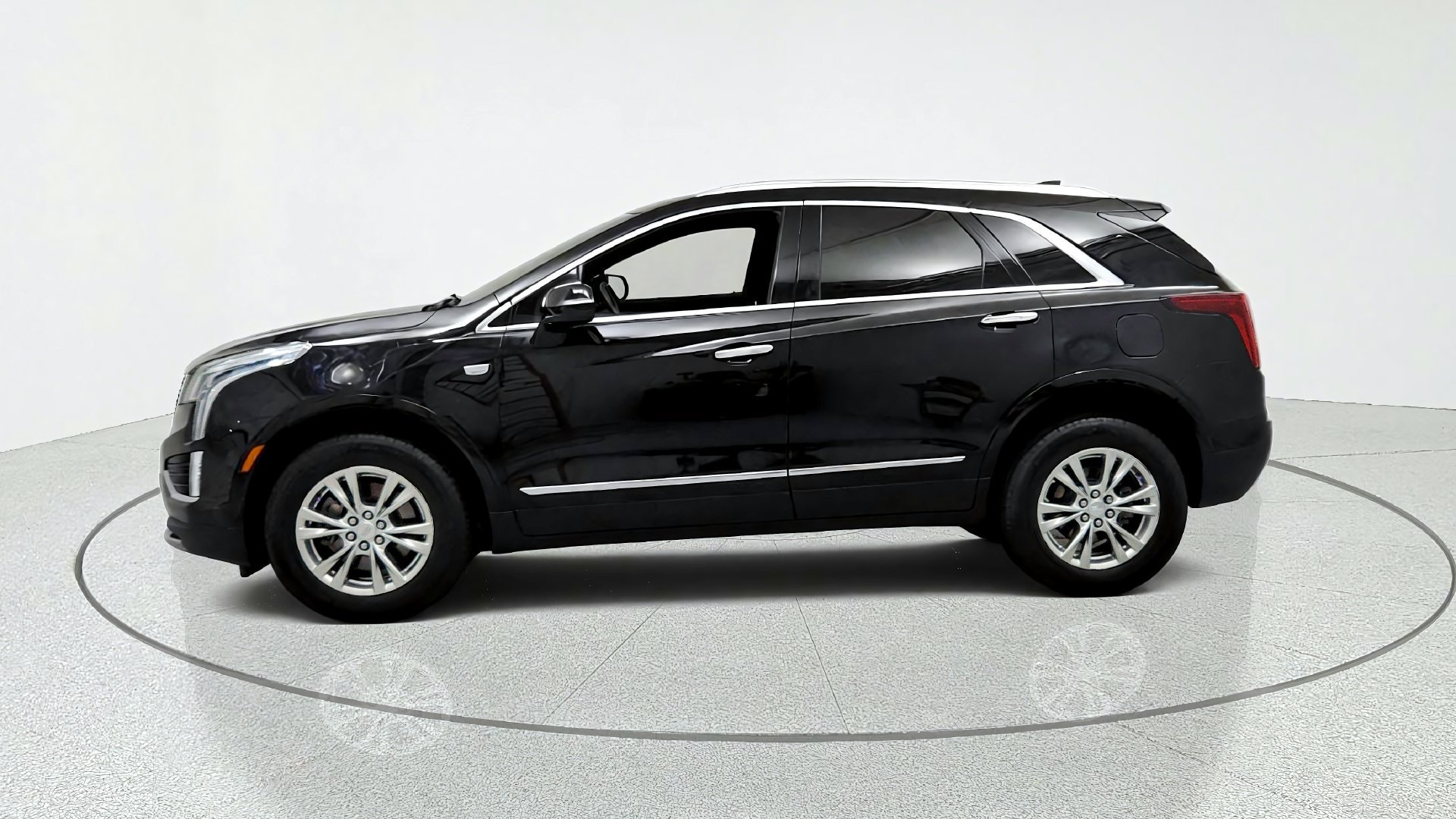 Certified 2020 Cadillac XT5 Premium Luxury w/ LPO, Floor Liner Package FWD image 2
