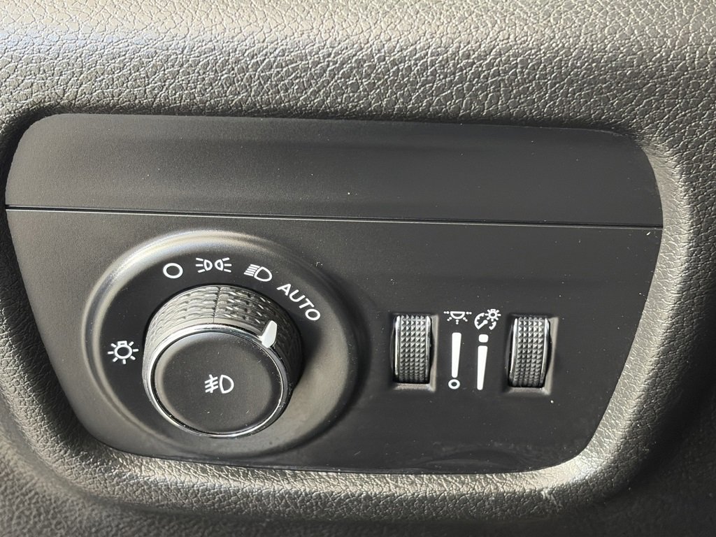 Used 2023 Jeep Grand Cherokee L Limited image 23