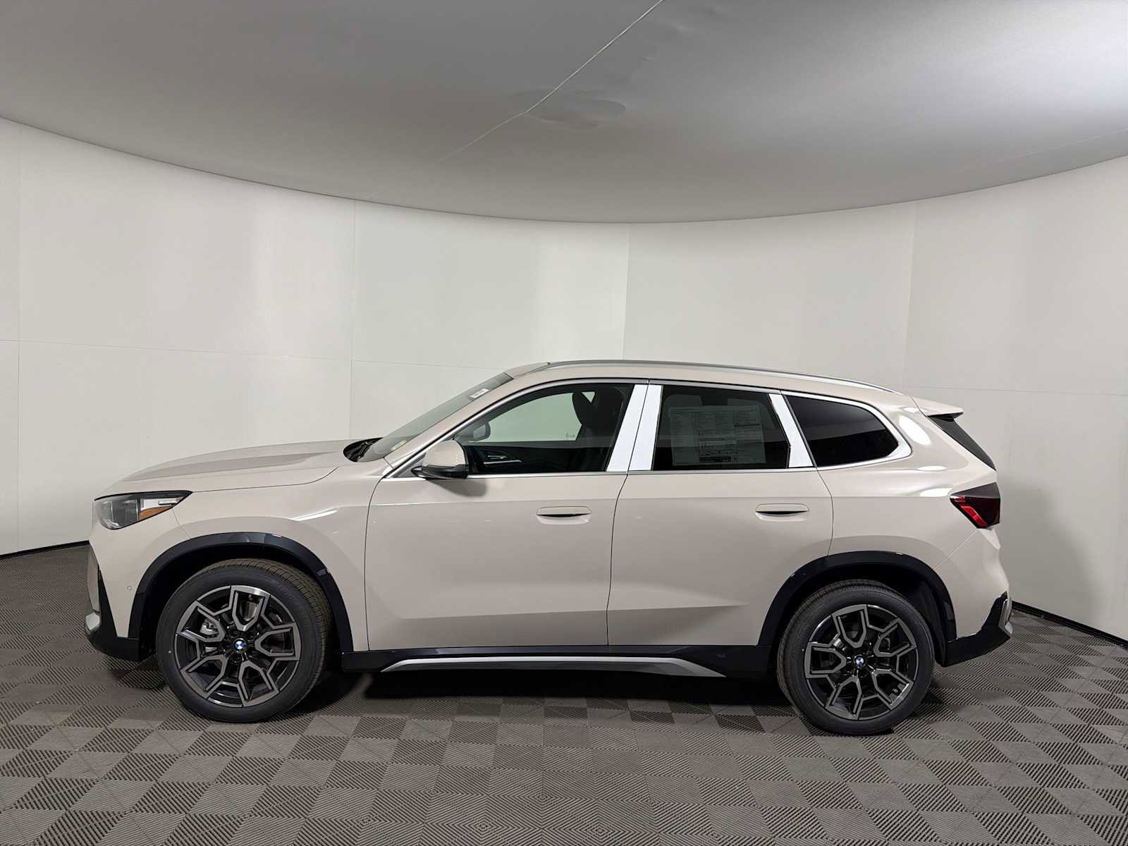 New 2026 BMW X1 xDrive28i w/ Technology Package AWD/4WD image 4