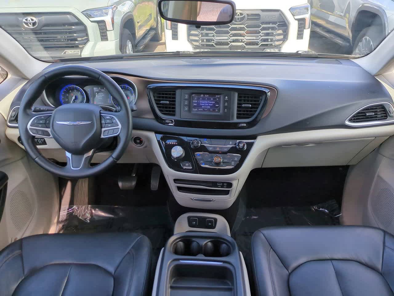 Used 2017 Chrysler Pacifica Touring-L FWD image 15