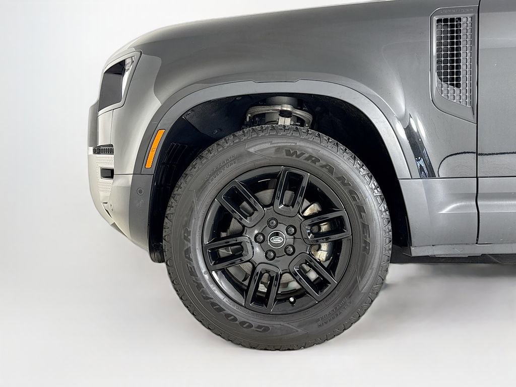 Used 2023 Land Rover Defender 90 S image 27