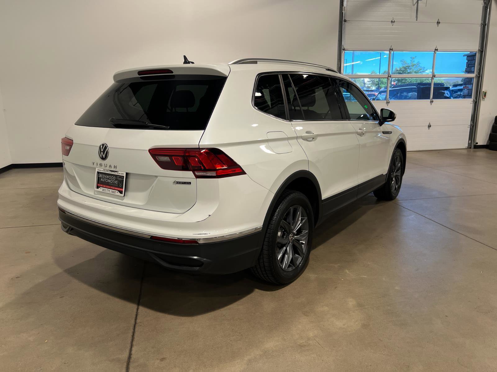Used 2023 Volkswagen Tiguan SE image 3
