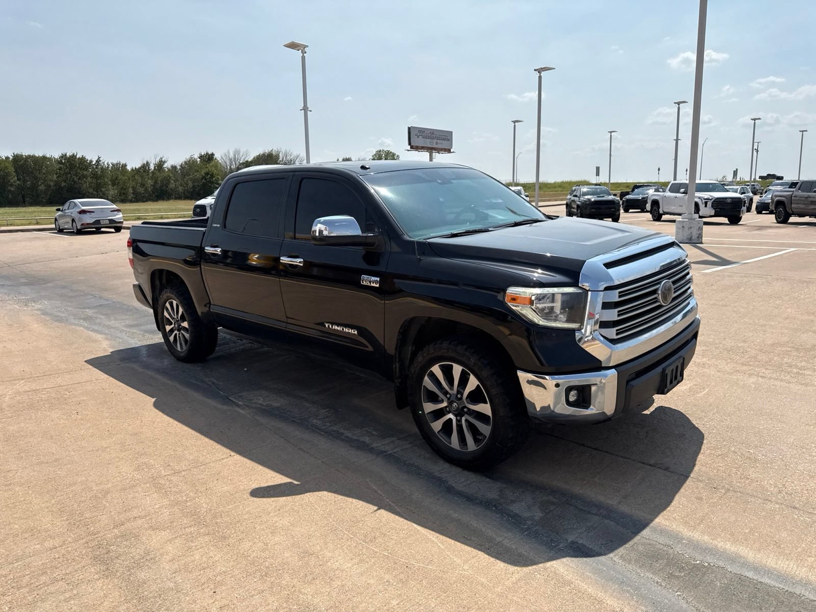 Used 2018 Toyota Tundra Limited w/ Limited Premium Package AWD/4WD image 37