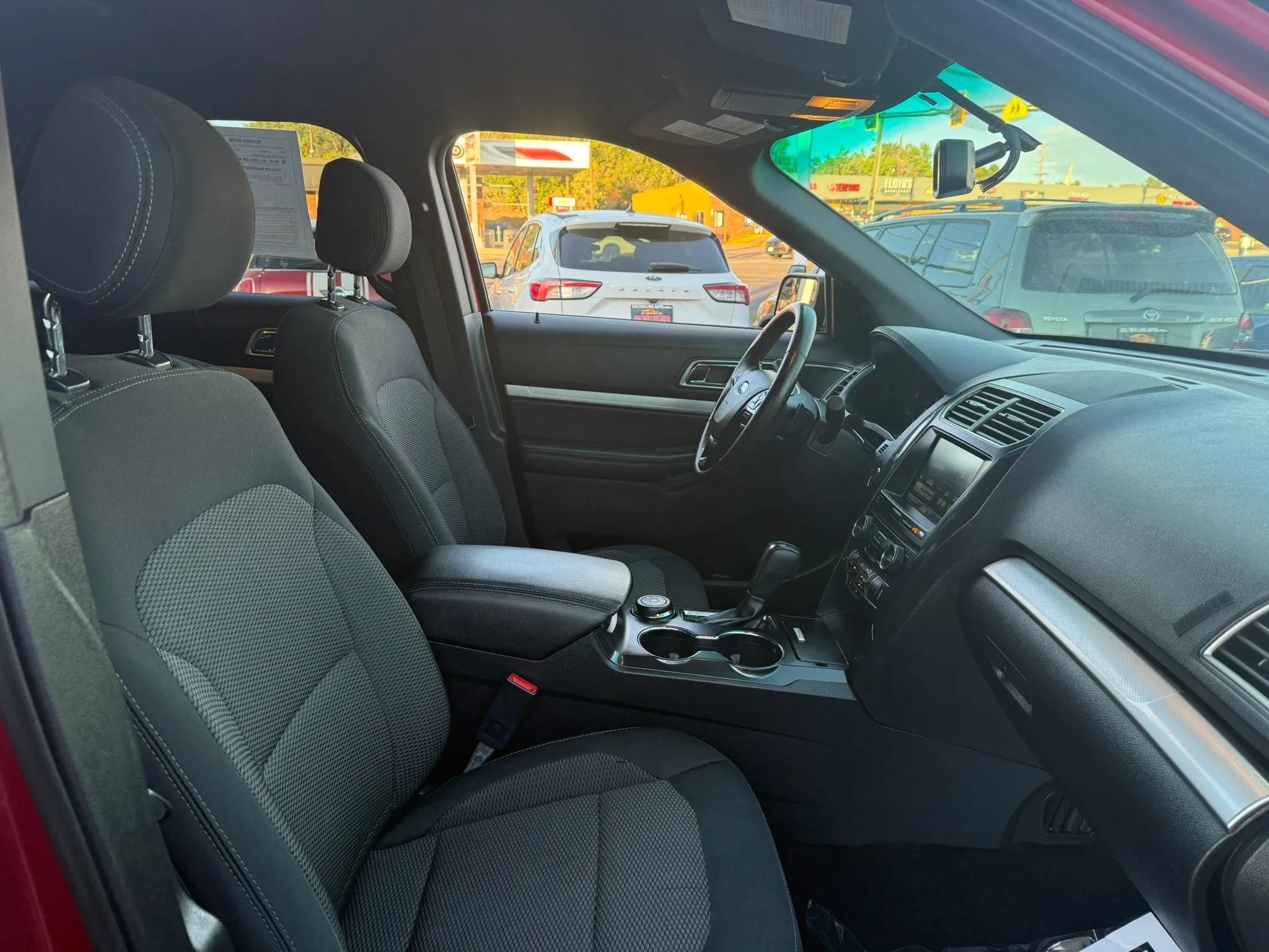 Used 2016 Ford Explorer XLT w/ Equipment Group 201A AWD/4WD image 17