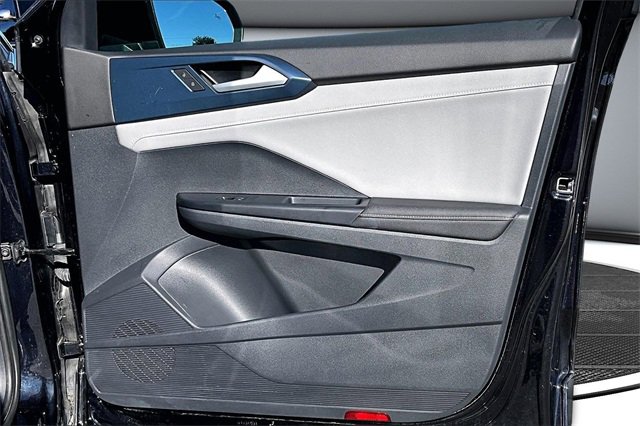 Used 2024 Volkswagen Taos SE image 28