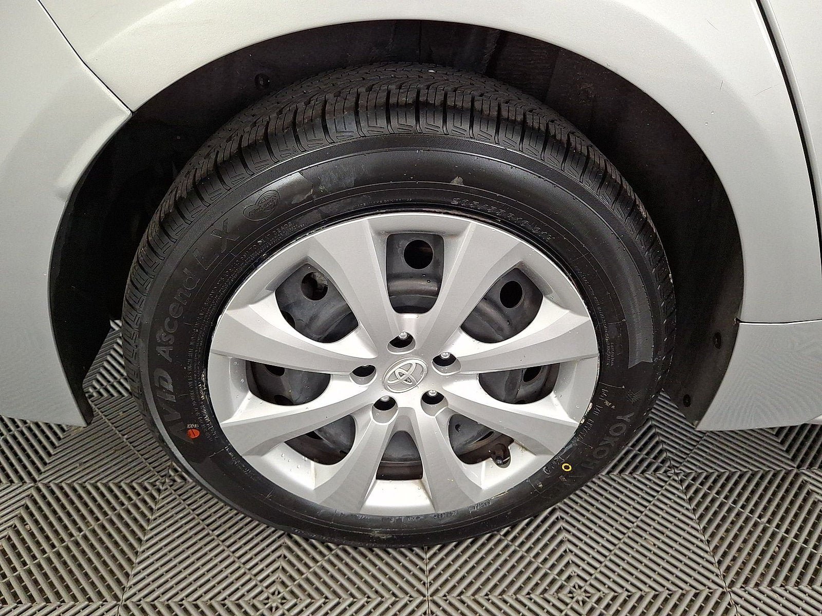 Used 2023 Toyota Corolla LE FWD image 18