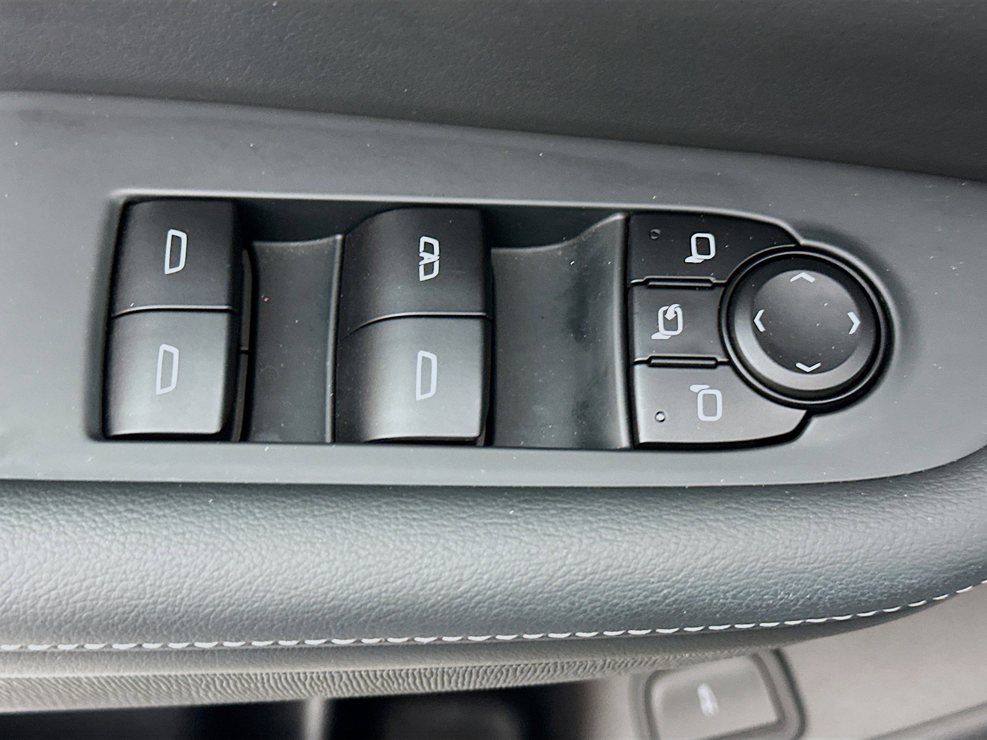 Used 2025 Buick Enclave Preferred image 15