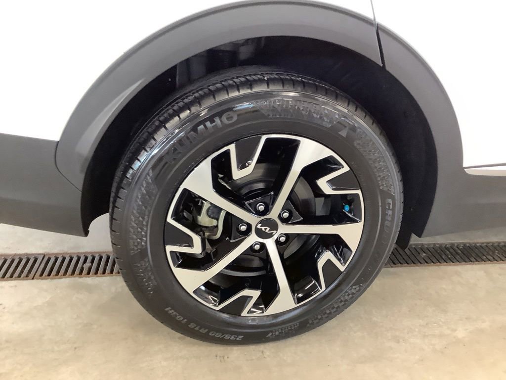 Certified 2023 Kia Sportage EX AWD/4WD image 9