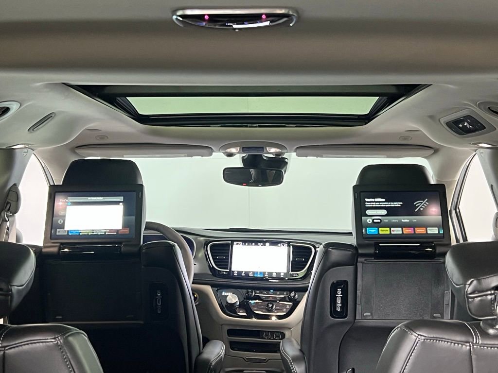 Used 2023 Chrysler Pacifica Touring-L w/ Uconnect Theater Family Group image 32