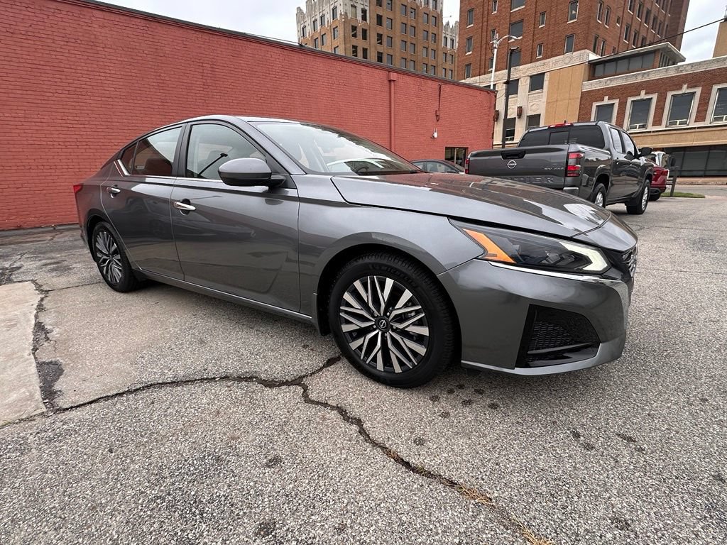Certified 2023 Nissan Altima 2.5 SV FWD image 10