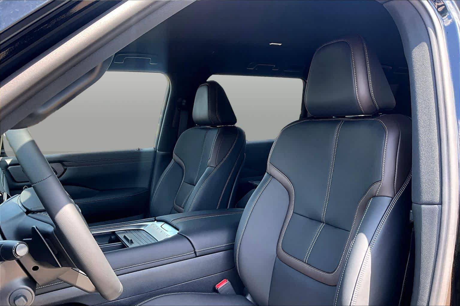 New 2026 Nissan Armada SL w/ Captain's Chari Seat Package AWD/4WD image 18