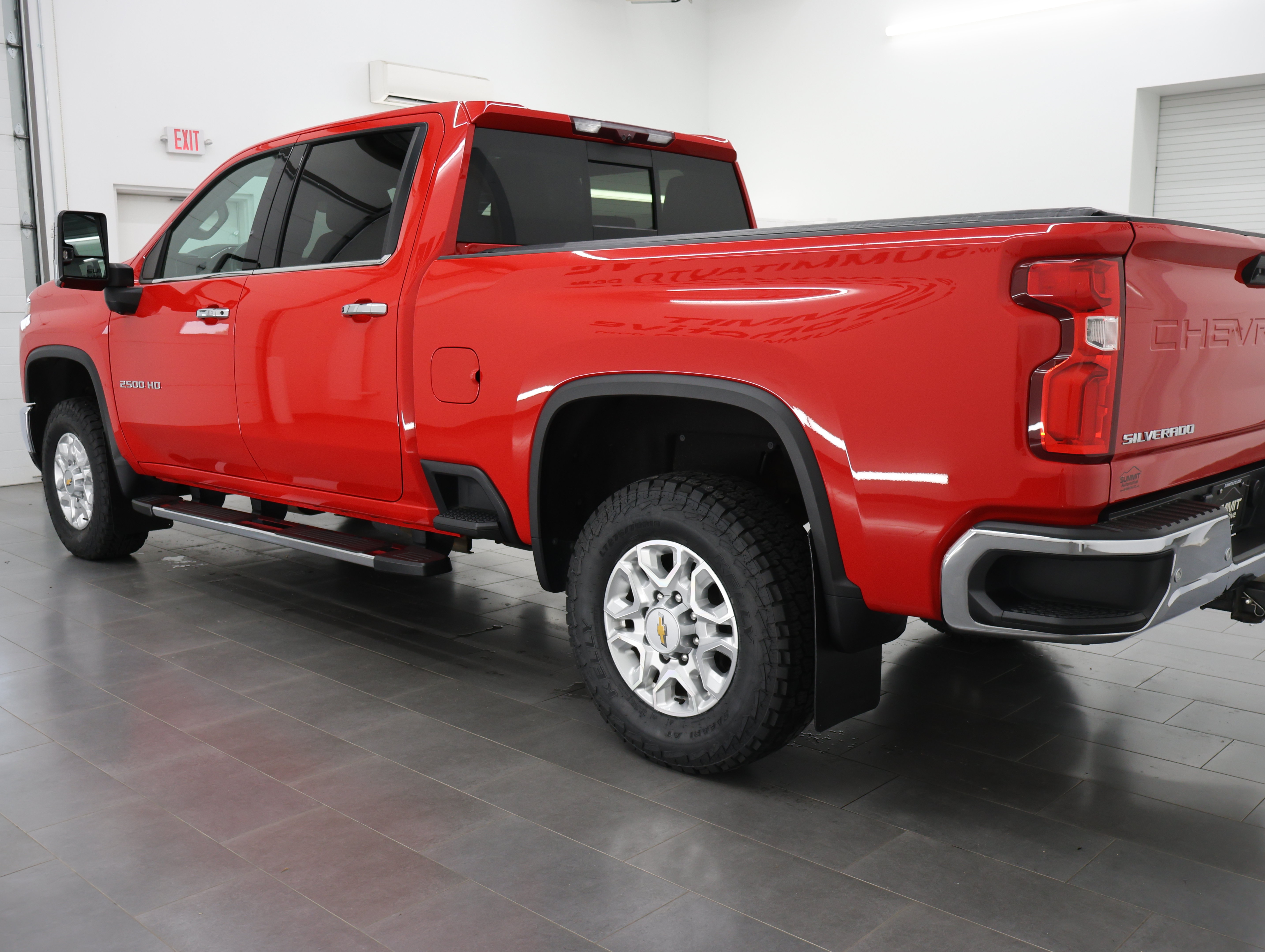 Used 2024 Chevrolet Silverado 2500 LTZ w/ LTZ Plus Package AWD/4WD image 6
