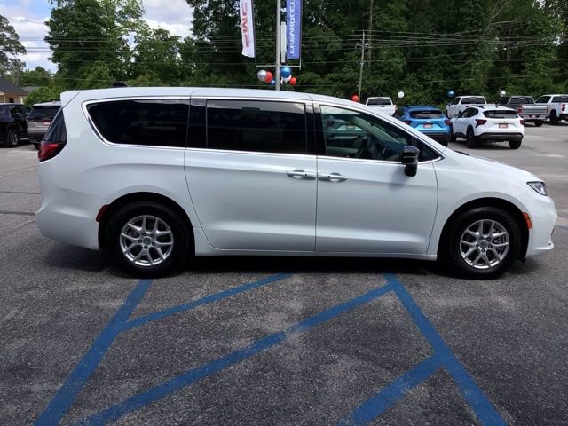 Used 2024 Chrysler Pacifica Touring-L FWD image 7