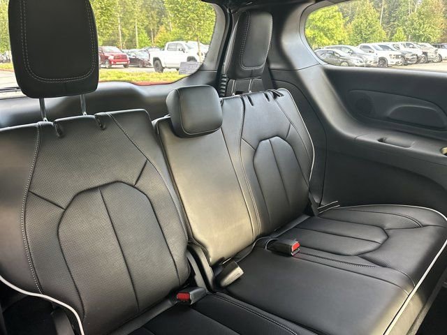 New 2026 Chrysler Pacifica Limited w/ S Appearance Package image 16
