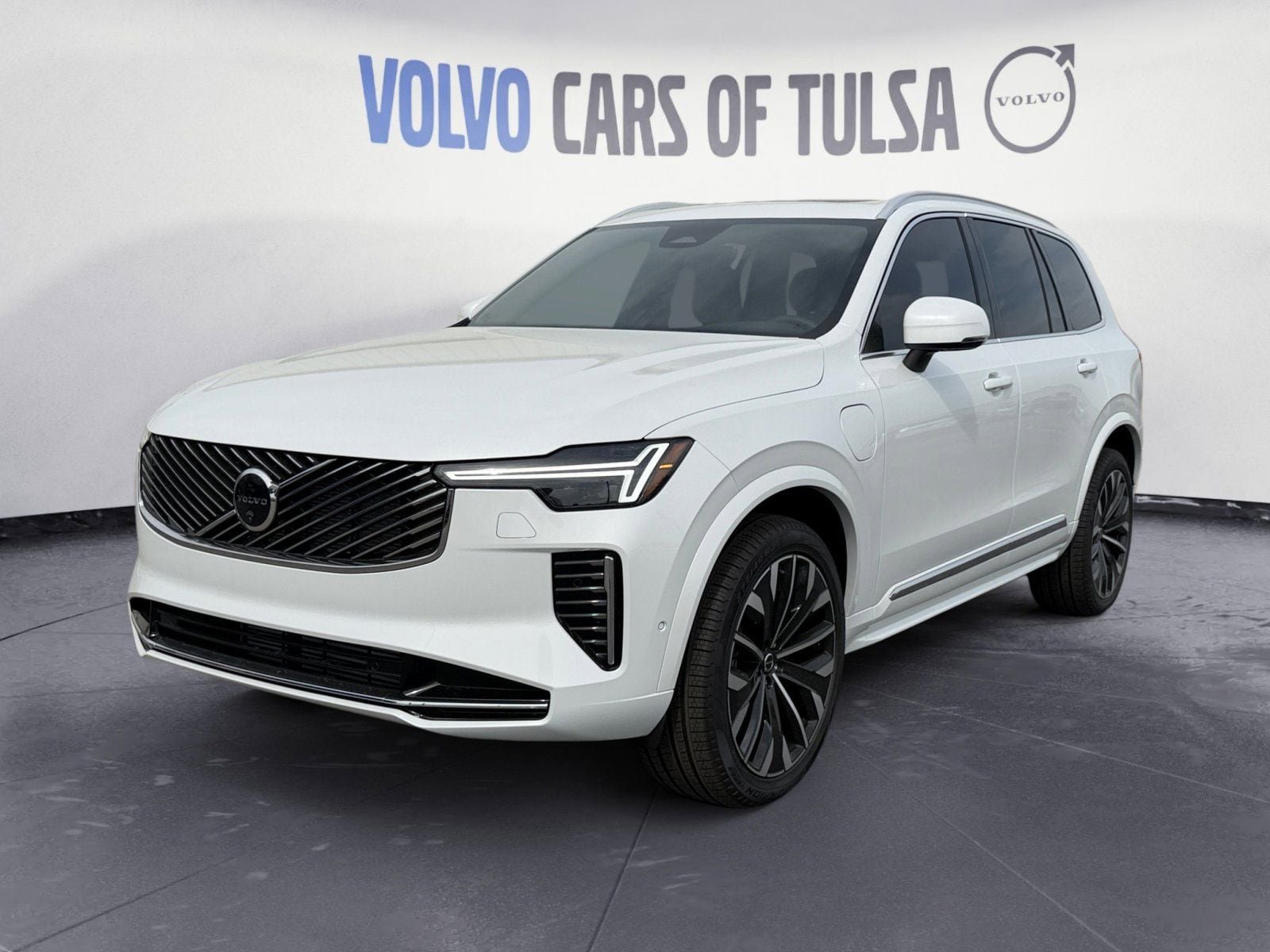 New 2026 Volvo XC90 T8 Plus image 1