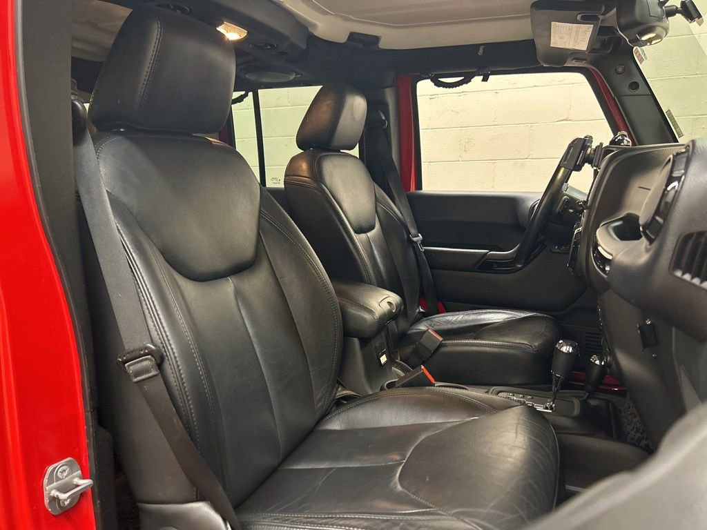 Used 2014 Jeep Wrangler Unlimited Sahara AWD/4WD image 8