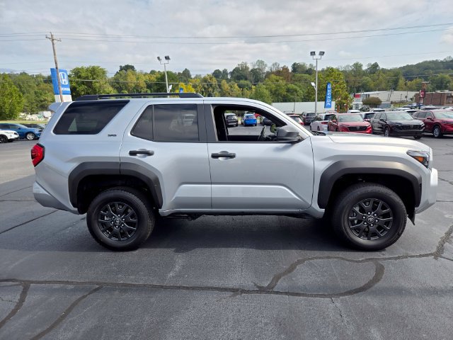 Used 2025 Toyota 4Runner SR5 AWD/4WD image 9