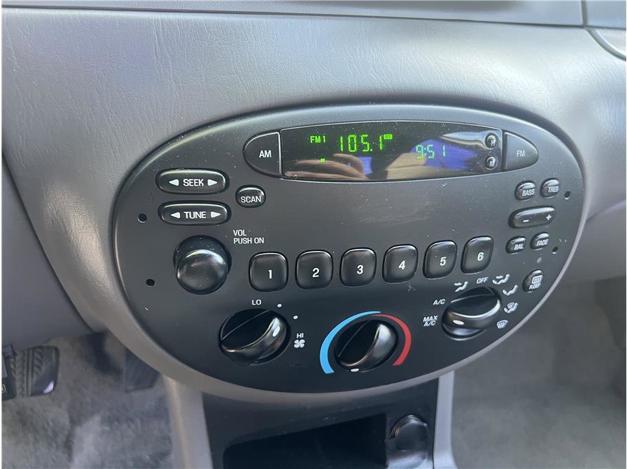 Used 1998 Ford Escort LX image 16