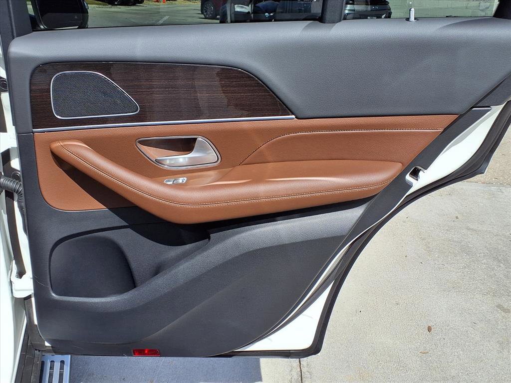 Used 2025 Mercedes-Benz GLE 450e 4MATIC image 12