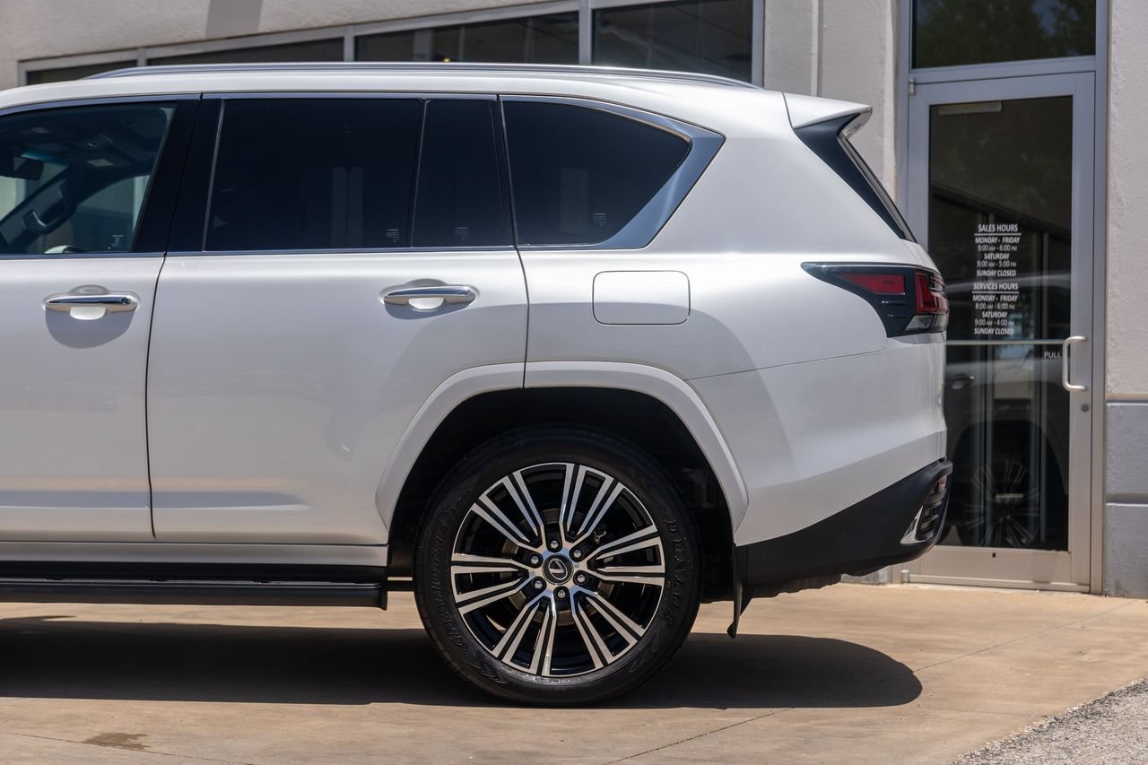 Used 2024 Lexus LX 600 4WD w/ Luxury Package image 14