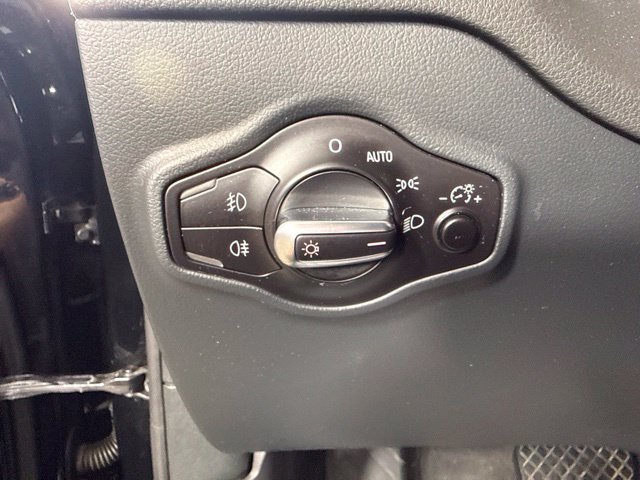 Used 2016 Audi Q5 2.0T Premium Plus w/ Technology Package AWD/4WD image 21