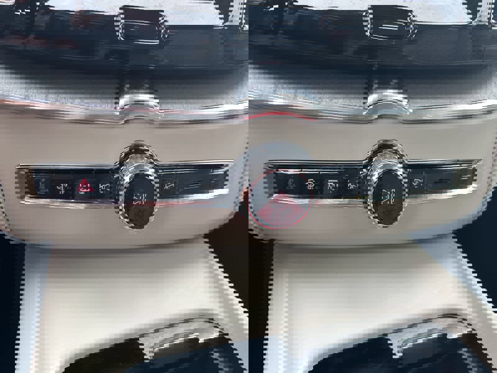 Used 2023 Volvo XC60 B5 Ultimate image 39