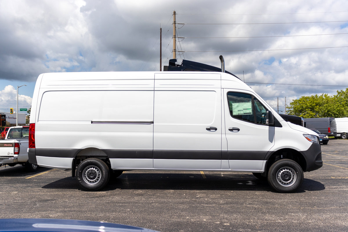 Used 2024 Mercedes-Benz Sprinter 2500 image 8