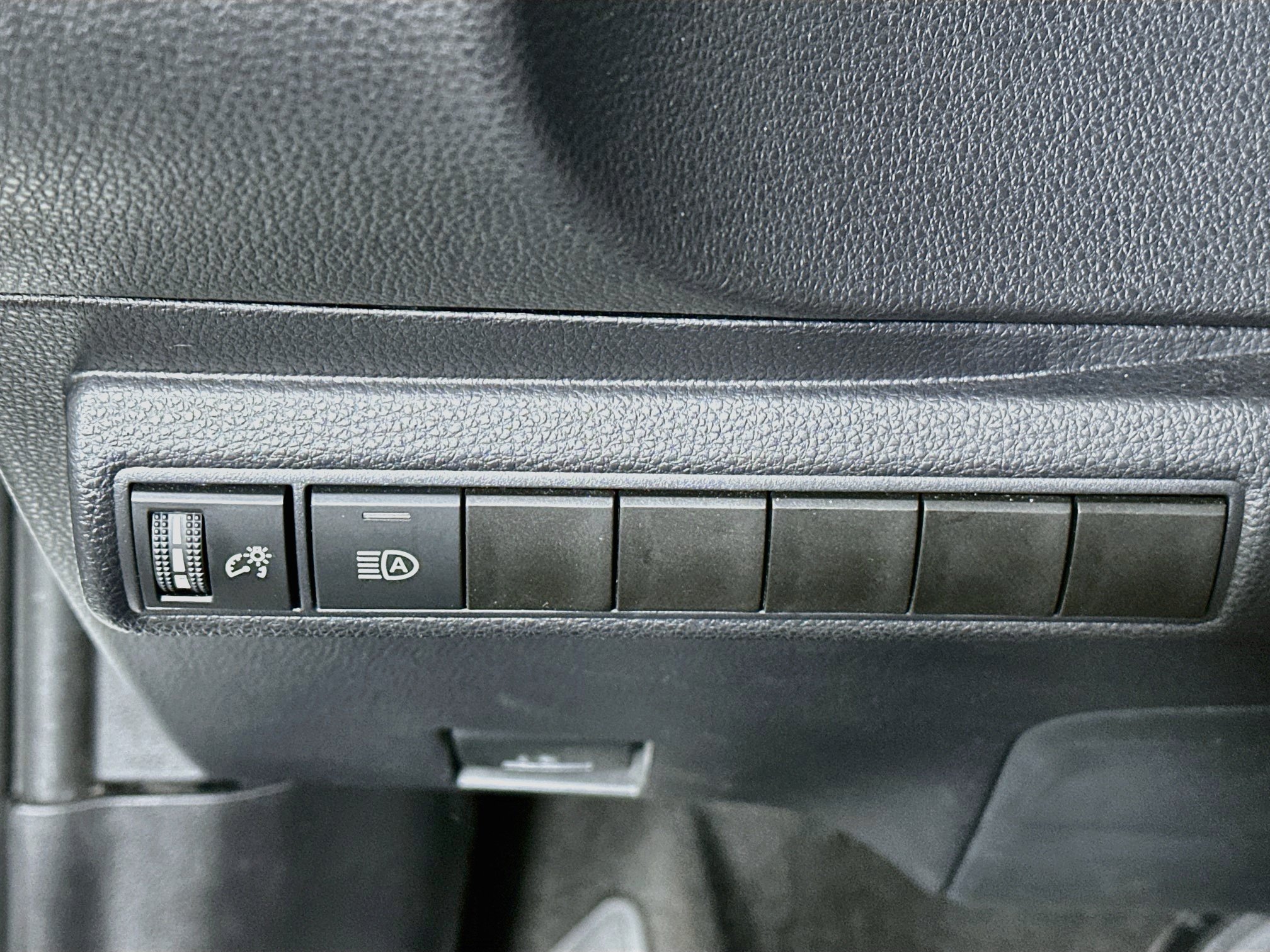Used 2025 Toyota Corolla LE FWD image 17