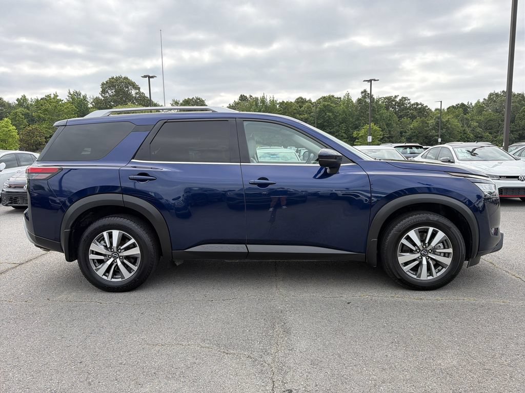 Used 2022 Nissan Pathfinder SL AWD/4WD image 6